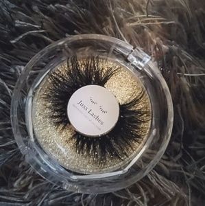 Lashes "juss lashes" My lash line